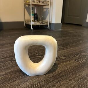 Threshold decorative sculpture